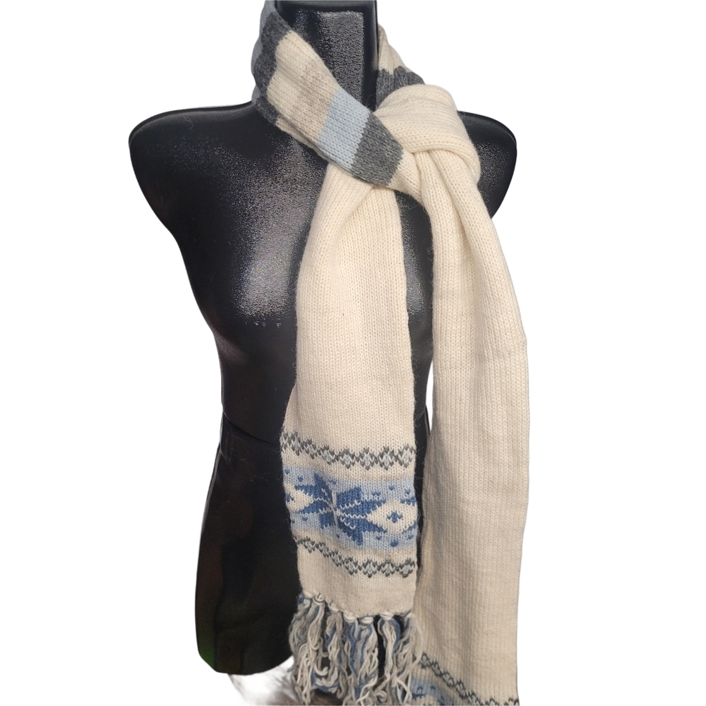 Kyber Outerwear 100% Wool Scarf White And Blue Fair Isle Pattern Fringed Ends